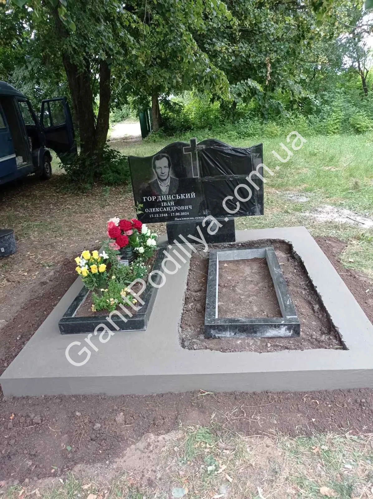 Подвійний пам'ятник з граніту - Кам'янець-Подільський | GranitPodillya